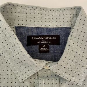 Banana Republic slim fit short sleeve button down. Size M